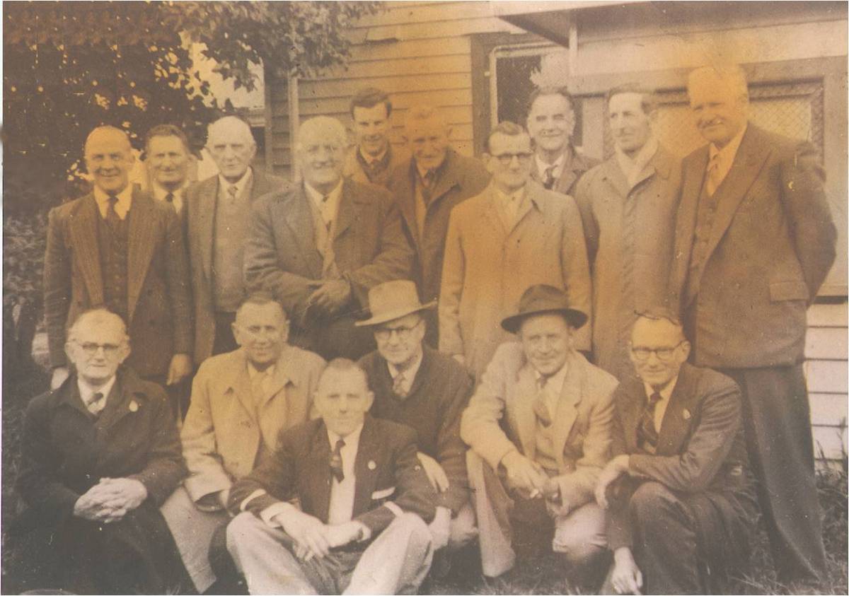 1946 - Coburg Harriers 50 Year Anniversary
Club Rooms, McDonald Reserve, Bell St Coburg
Standing L to R: Wally Coden, George Price, ???, Dr L F Edmunds, Geoff Fleming, F W Durham, Fred O’Grady,Jim Purcell, Charles Weekes, George Slater
Kneeling L to R: Arch Wilson, Alec Templeton, Alan Firth, Albert Briggs, Cecil Willis
Front: Mark Shilston
