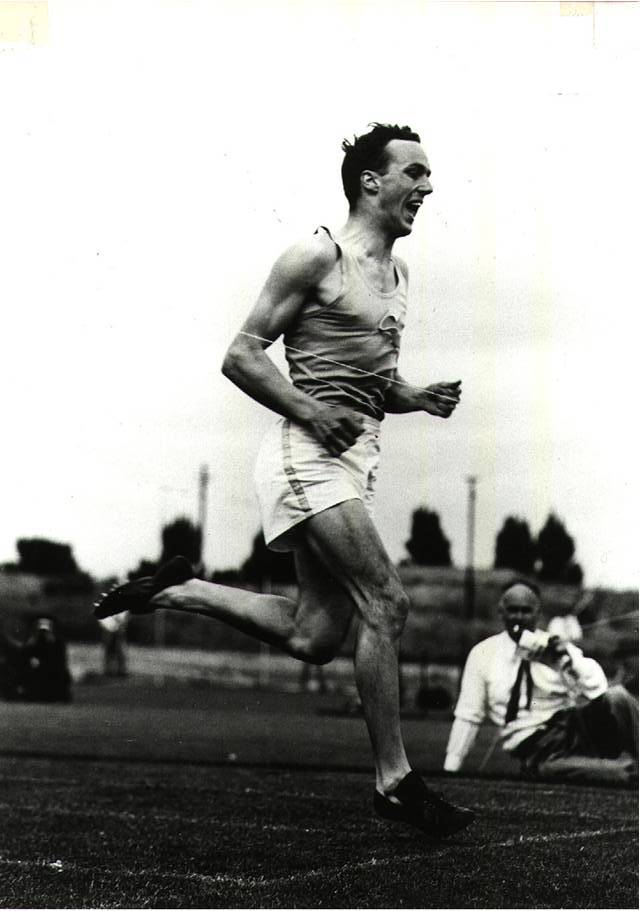 1950 Empire Games - Ross Price 1
Ross Price competed in the 1950 Empire Games, running in the 44 yards and the 4x440 yards relay

440 yards	5/16	Ht3 2nd 49.3; SF2 2nd 49.4; Final 5th Time unknown
4 x 440 yards	1	Final 1st 3:17.8
 
Nationally, he won silver and bronze in the 44 yards.

1949-50 Aust. T & F 	440 yards	2	47.9
1956-57 Aust. T & F 	440 yards	3	48.8
